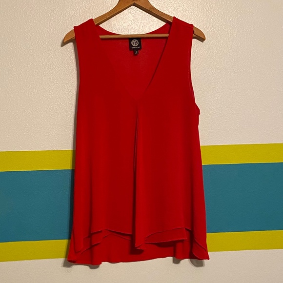 Red V-Neck Sleeveless Top - Picture 5 of 6